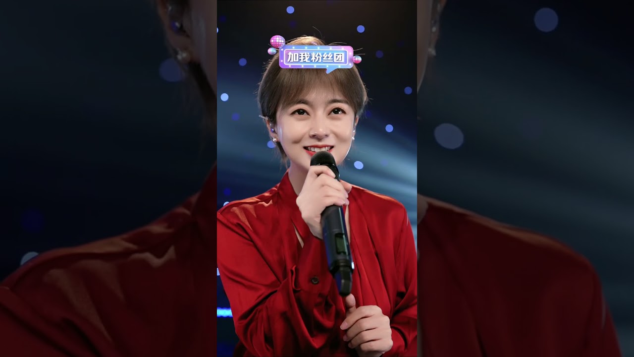 🌊500万粉丝短发美女小白牙现场直播，惊艳全场的魅力演绎！必看视觉盛宴