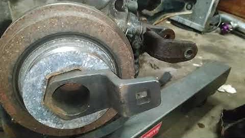 Honda crankshaft bolt removal - The EASY way