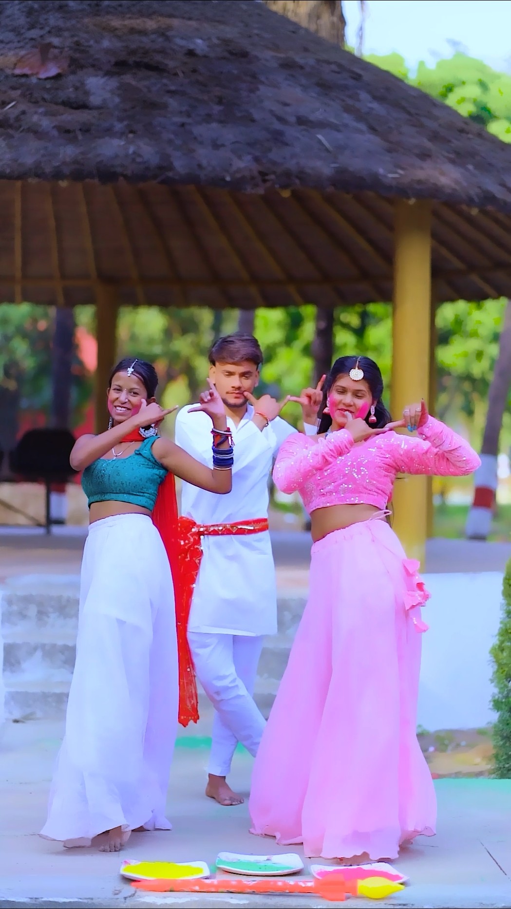 chali me khelne holi aaj mere vansi bale ke sath
