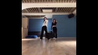 [VLIVE] ITZY - Yeji & Chaeryeong dance (Tip Toe, Diva, Siren)