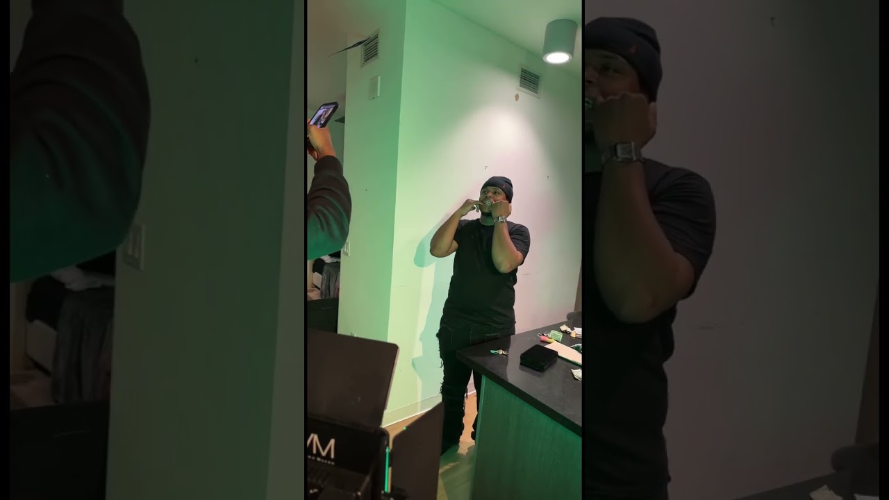 Obejrzyj EBK Trey B seen taking some flicks in penthouse!!!!! w YouTube Obejrzyj EBK Trey B seen taking some flicks in penthouse!!!!! w YouTube