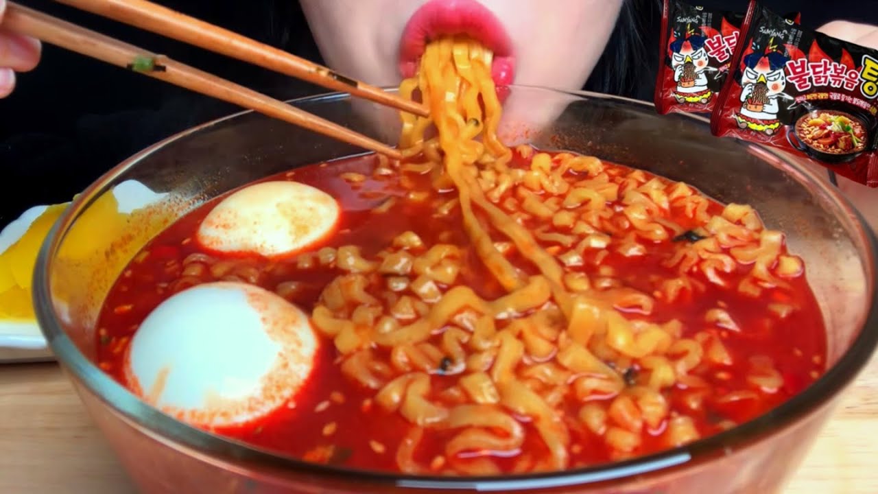 [СУБ] ASMR ОГНЕННЫЕ ЛАПШИ BULDAK RAMYUN MUKBANG ЗВУК ЕДЫ РЕАЛЬНЫЙ ЗВУК #BULDAK #ОСТРЫЙ