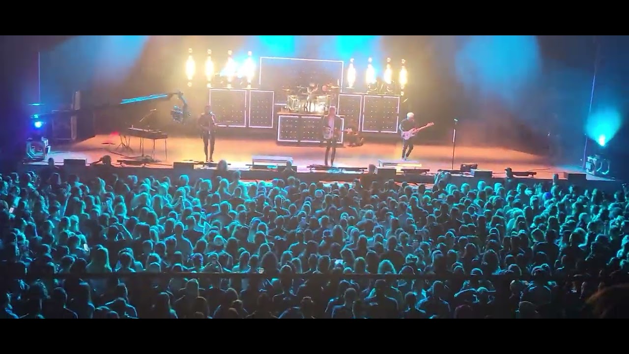Boys like girls @MGM Fenway Music Hall 10-26-23