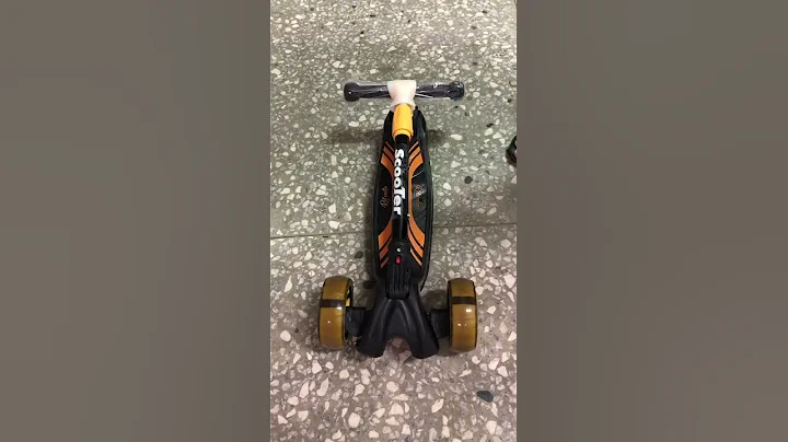 【Roll scooter】 一鍵折疊 兒童滑板車 四輪發光 平衡滑板車 滑板車 電動車 三輪滑板車 - 天天要聞