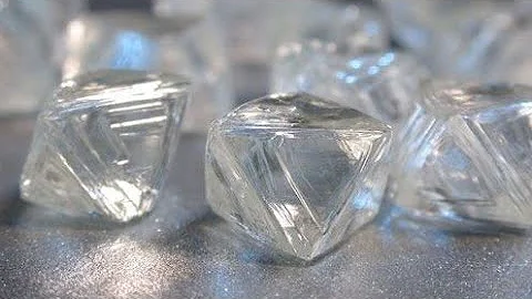 Porque é que o diamante não conduz a corrente elétrica?