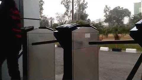 Cổng xoay 3 càng Tripod Turnstile ứng dụng vào nhà máy, xưởng, khu công nghiệp