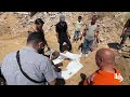نقل رفات عشرات الشهداء من مقبرة الشيخ رضوان بمدينة غزة بعد نبش قبورهم من قوات الاحتلال الإسرائيلي