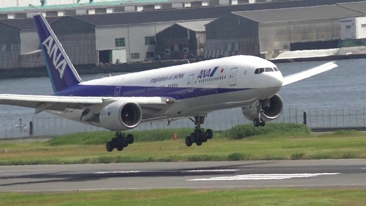 All Nippon ANA 777 landing in slow motion airbus a220