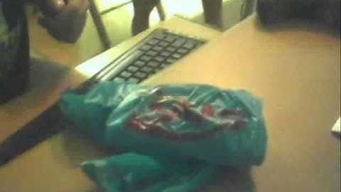 Unboxing iPod Touch 2nd Generation (8GB)