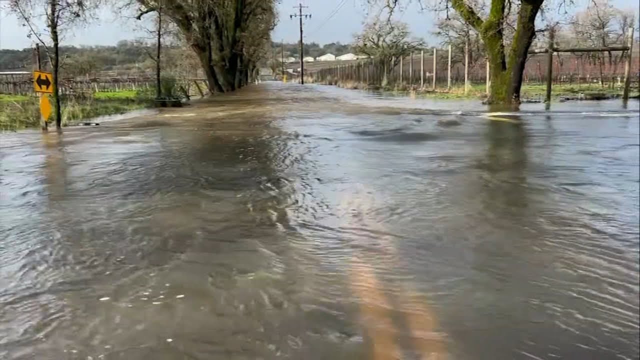 Fast-moving storm dumps rain, brings flooding to Bay Area - YouTube