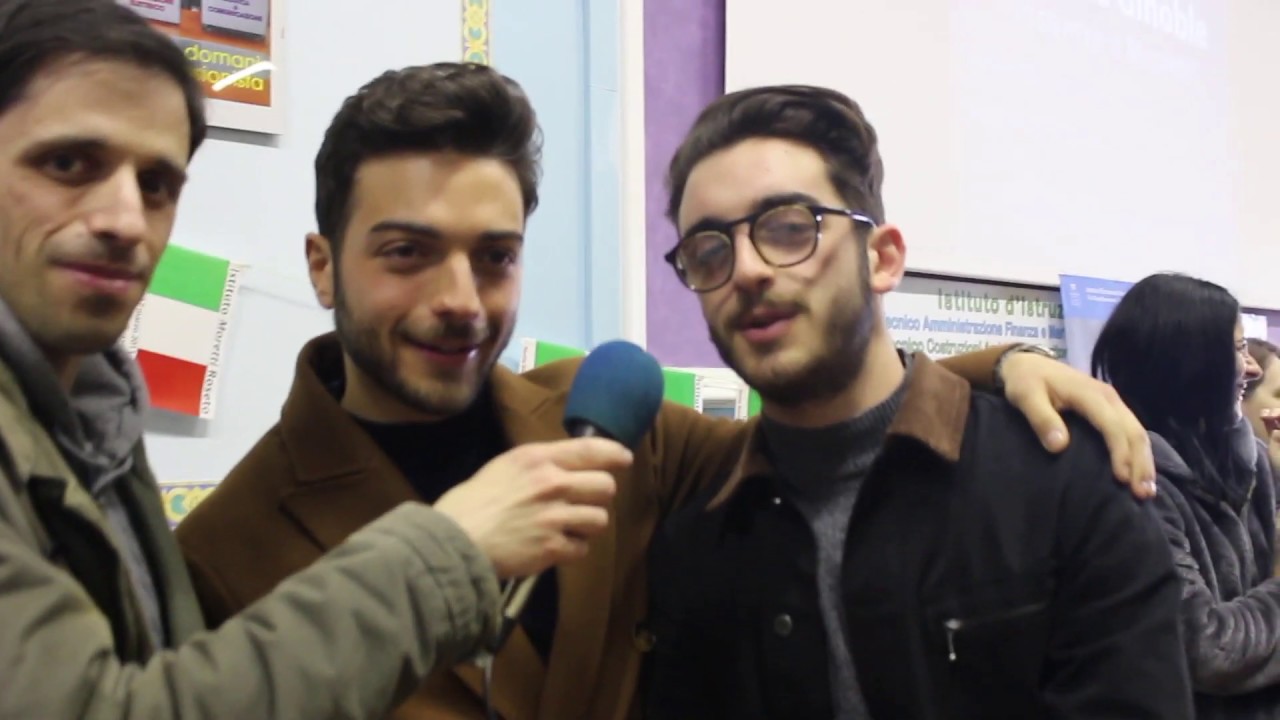 Intervista a Gianluca Ginoble (Il Volo), ospite di una scuola a Roseto