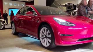 Model 3 in Sydney!
Tesla invited some Model 3 reservation holders to check out a left hand drive Model 3 in Martin Place and I was lucky enough to go take a look! Model 3 in Sydney!