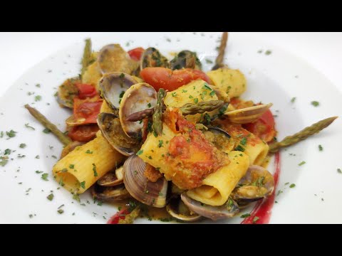 Pasta vongole e crema agli asparagi