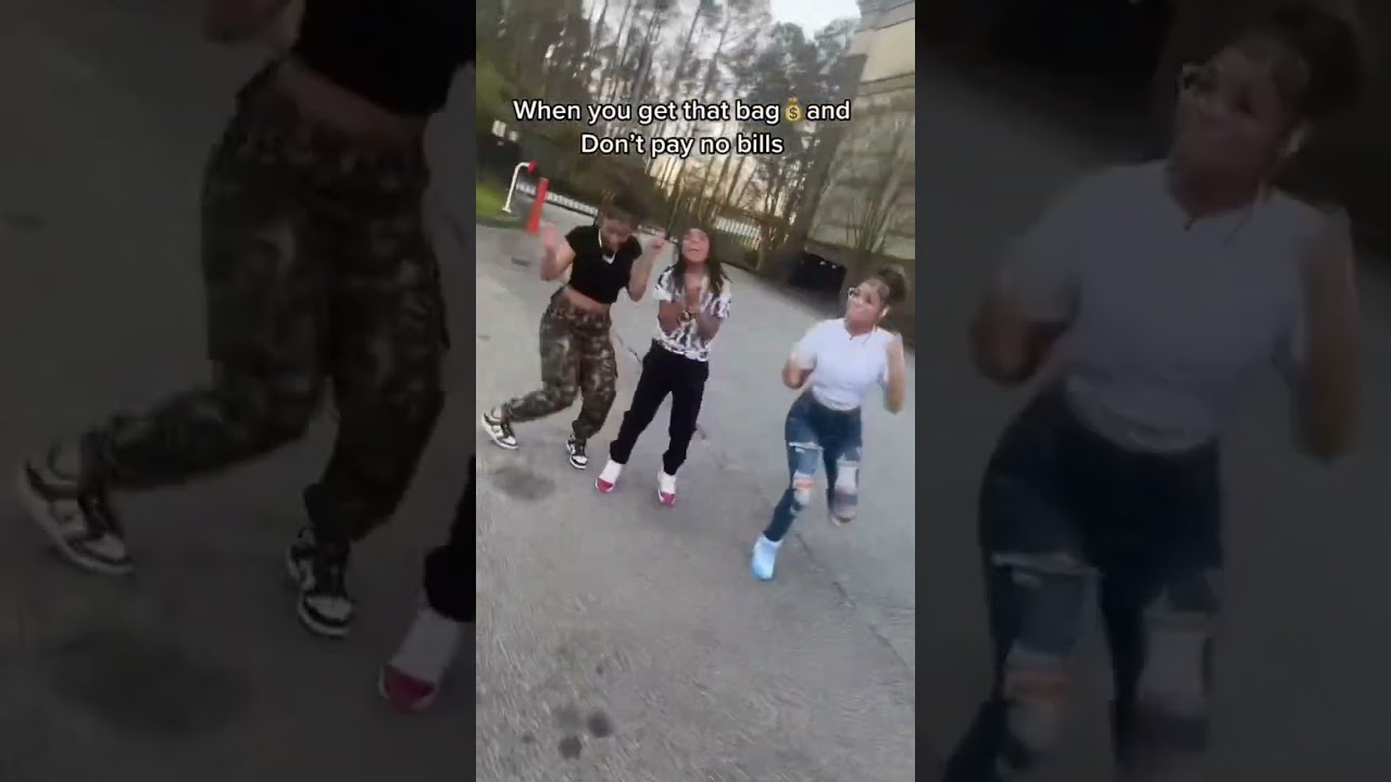 It’s a Parade inside my city yeahhh😂🤣 