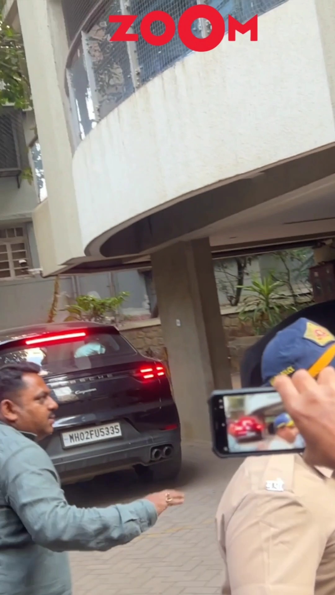 Saif Ali Khan RETURNS home after being discharged from the hospital ? #saifalikhan #shorts