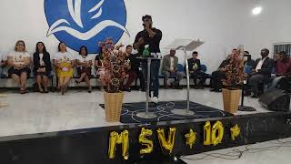 EQUIPE DE LOUVOR CANTANDO  NO CULTO DE ANIVERSÁRIO DE 10 ANOS DA IGREJA MSV EM INOÃ
