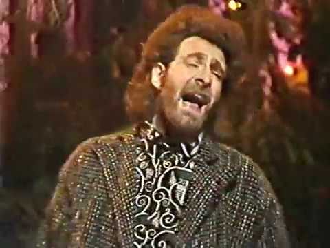 Godley and Creme  - "Cry" - Kenny Everett Television Show (27-04-1985)