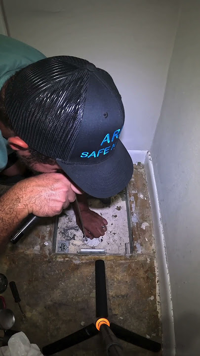 Crack open hidden floor safe. #floorsafe #hiddensafe #lockout #safecracker #drill #homesafe #delrey