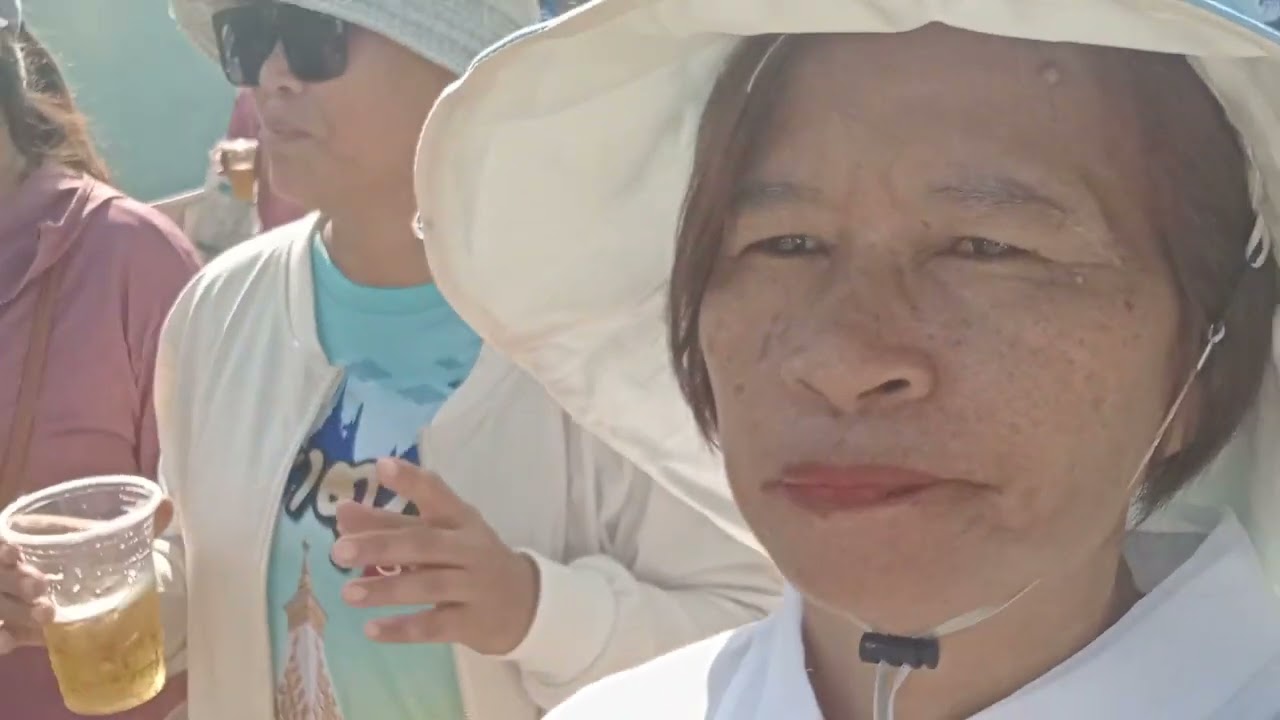 แห่นาคม่วนๆกับรถแห่ด้วยกันค่ะ