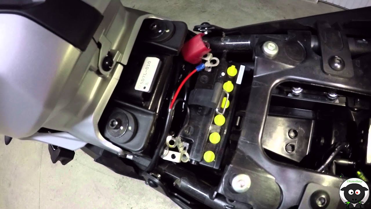 Yamaha MT 125 Tutoriel Remplacement Batterie - YouTube kawasaki z1000 fuse box 