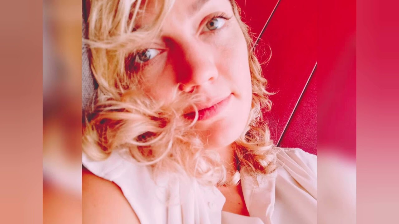 Video preview of Olga Botsi singing on stage