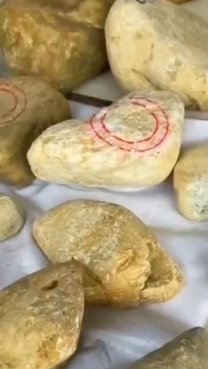 15000 Renminbi Jade Stone Cutting crystals carbonite agate 15000-renminbi-jade-stone-cutting-crystals-carbonite-agate