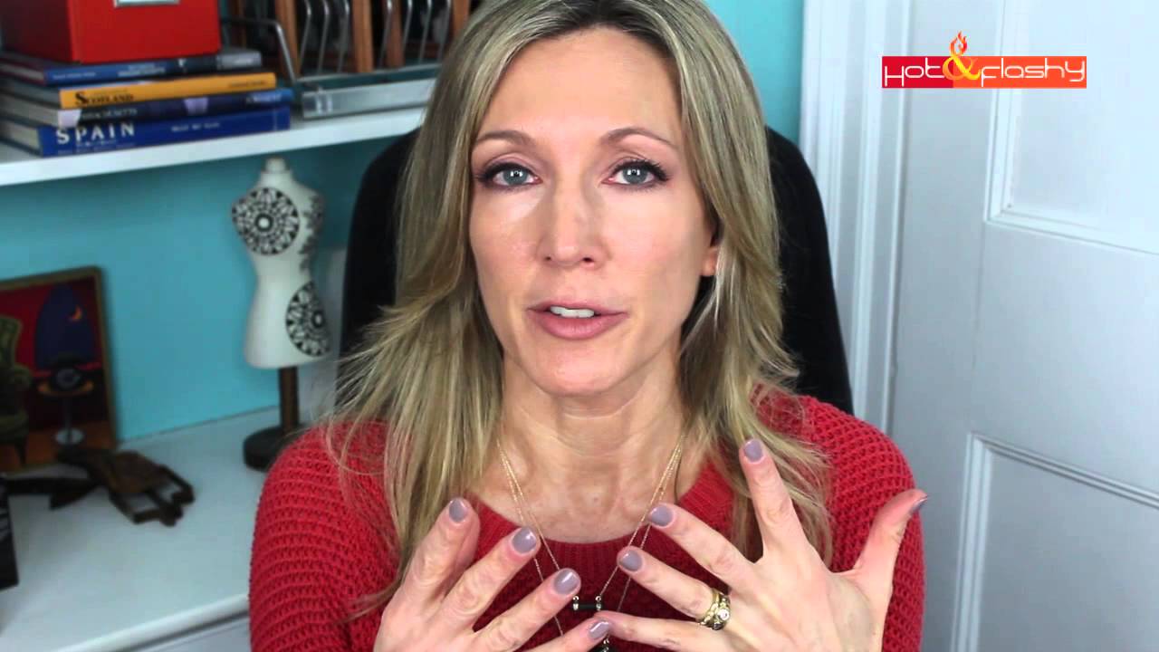 video BAREMINERALS Complexion Rescue Tinted Moisturizer