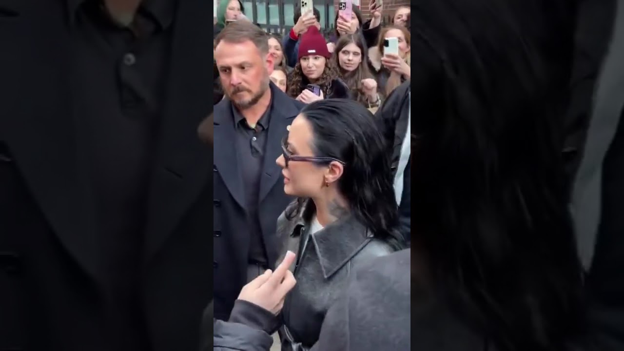 DEMI LOVATO encontrándose con sus fans en New York