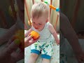 Восхитительная реакция моего малыша когда  он впервые съел персик! #Фрукты #Витамины #Смех #Малыши