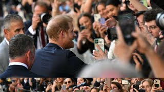 Prince Harry at the Invictus Service. Cheering crowds welcome him. #royalnews #princeharry