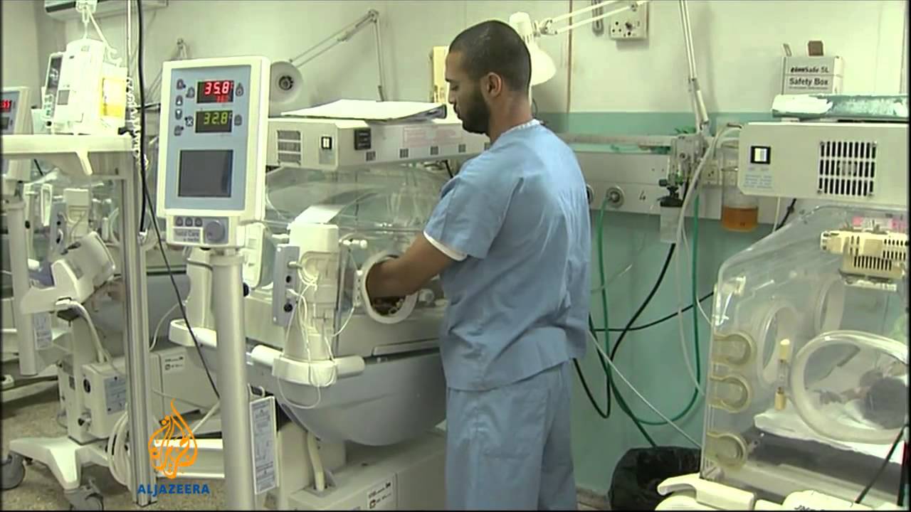 يحذر المسؤولون في غزة من أزمة صحية
