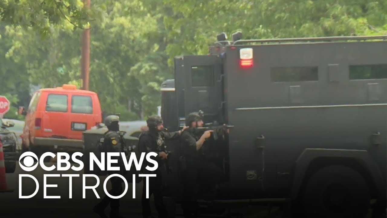Suspect on the run after Detroit police standoff - YouTube
