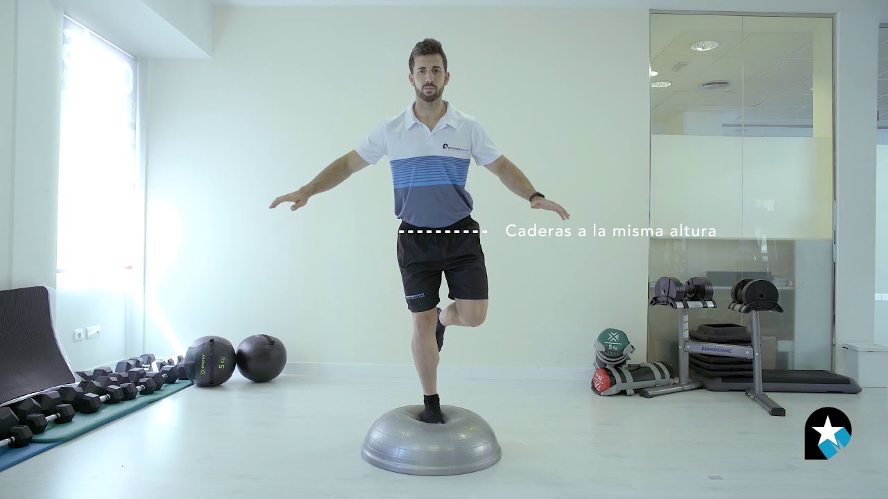 20 - Ejercicio para rodilla: Equilibrio tras salto en apoyo monopodal en  bosu (Fuerza, estabilidad) 