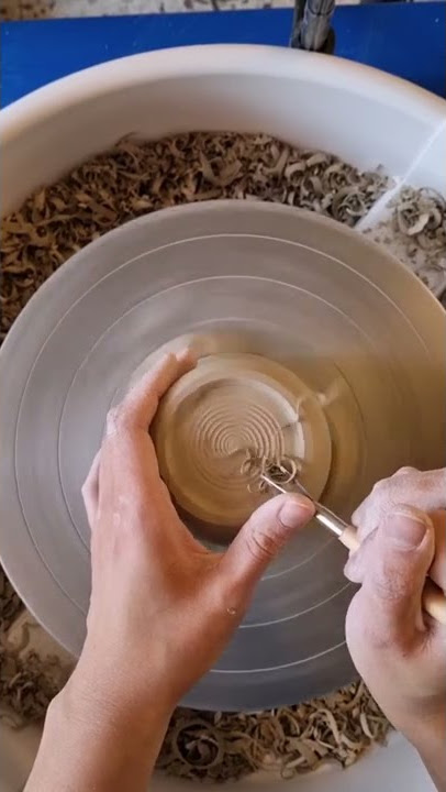 5 Tips & Tricks for Centering Clay on the Pottery Wheel 