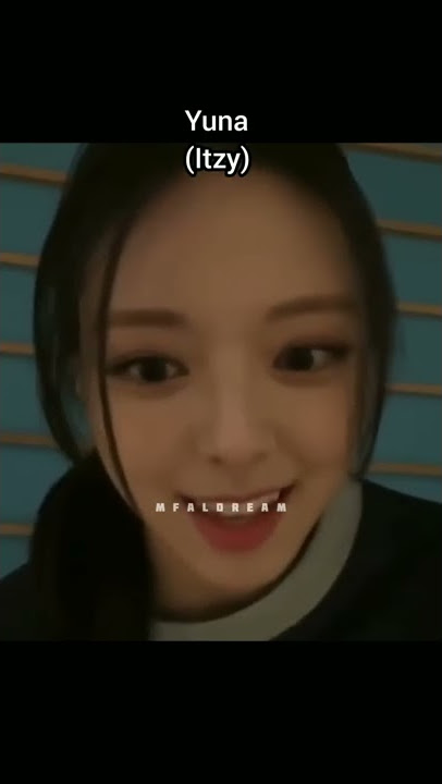 K-pop idols singing Jisoo's helium song