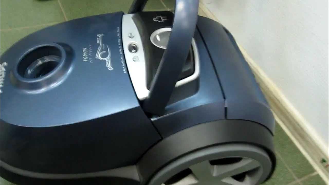 Как разобрать филипс 9174 Пылесос Philips FC 9170 повесился на стене.MOV - YouTube