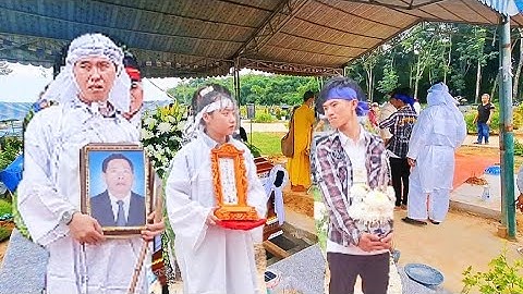 Tang lễ ( Nguyễn Văn Phước) còn rất trẻ gia đình tiếc thương đưa tiễn tại hoa viên BD.