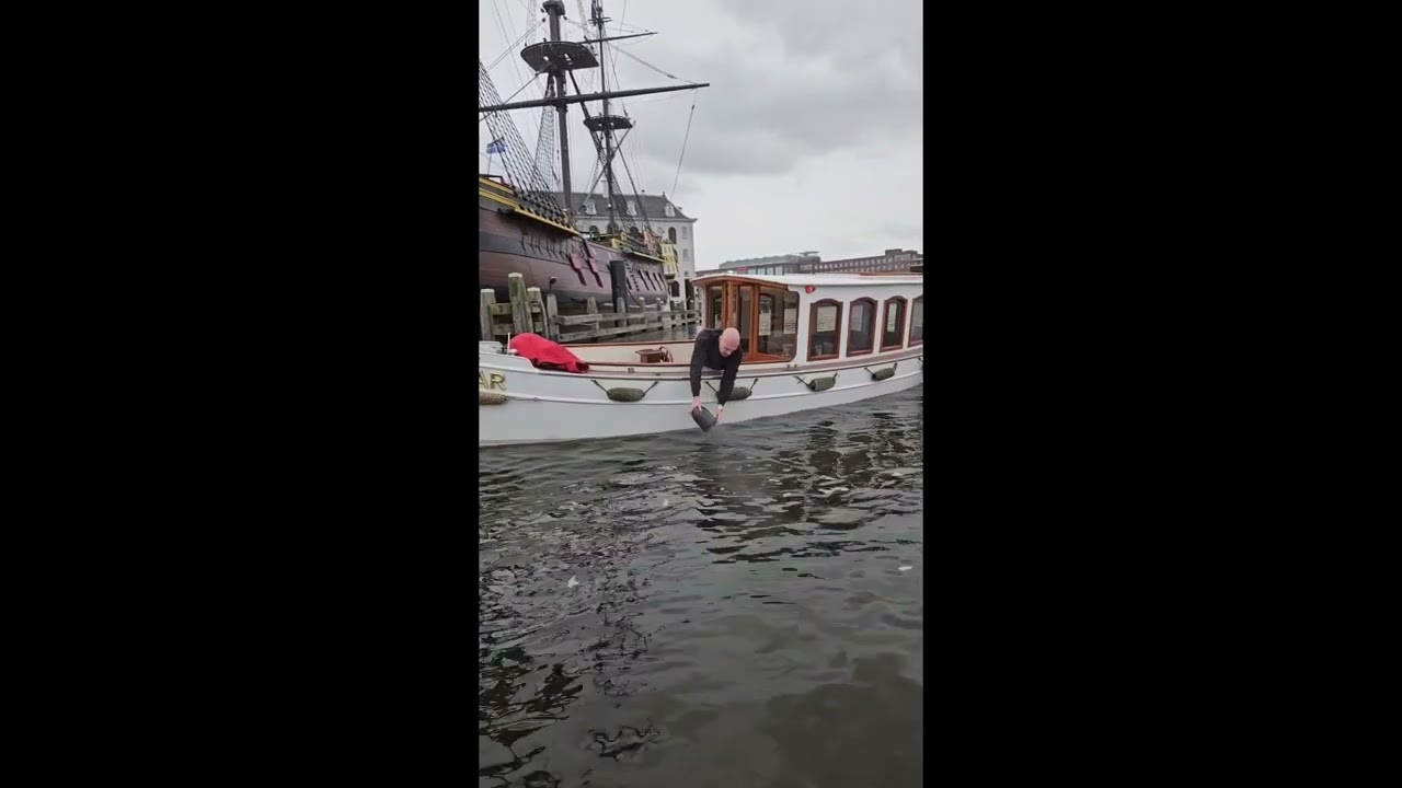 Anonyme und persönliche Seebestattung in Niederlande (Amsterdam) | Rederei BoatBoys