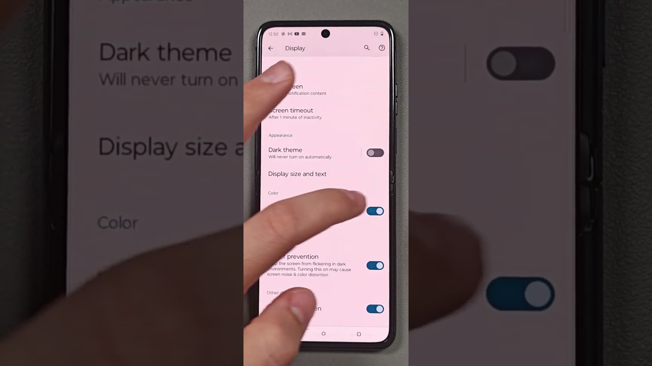 Adjusting your display settings on motorola razr+