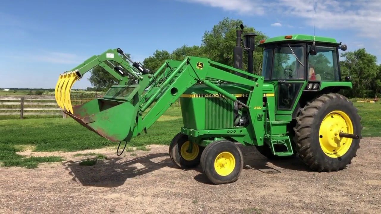 BigIron (FK8781) 1982 John Deere 4440 2WD Tractor with Loader 7-17-19 ...
