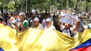 Tercera edad rechaza bonos de Maduro