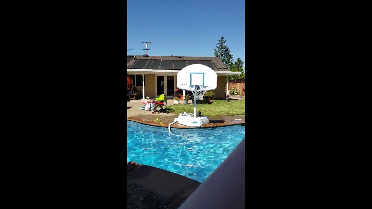 Richmond tries to dunk