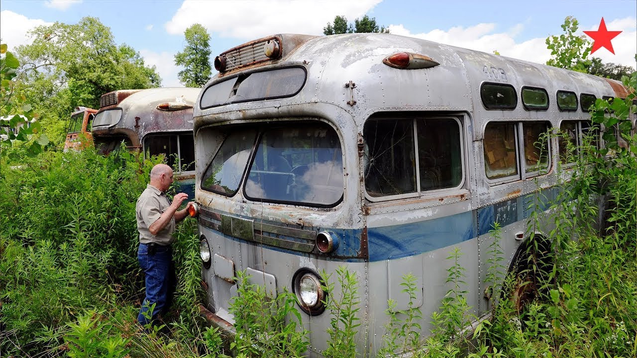 How a Man Transformed an Abandoned Small Bus into a Legendary Mobile Home