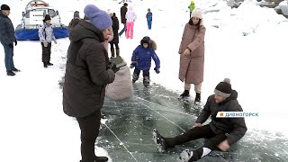 Жители края массово выезжают на лёд Красноярского водохранилища