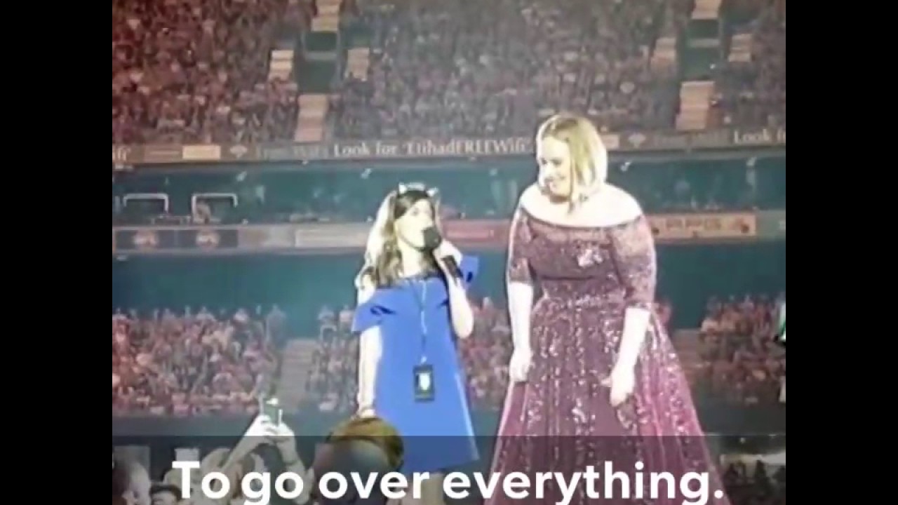 Adele invites girl on stage, girl belts out 'Hello' - YouTube