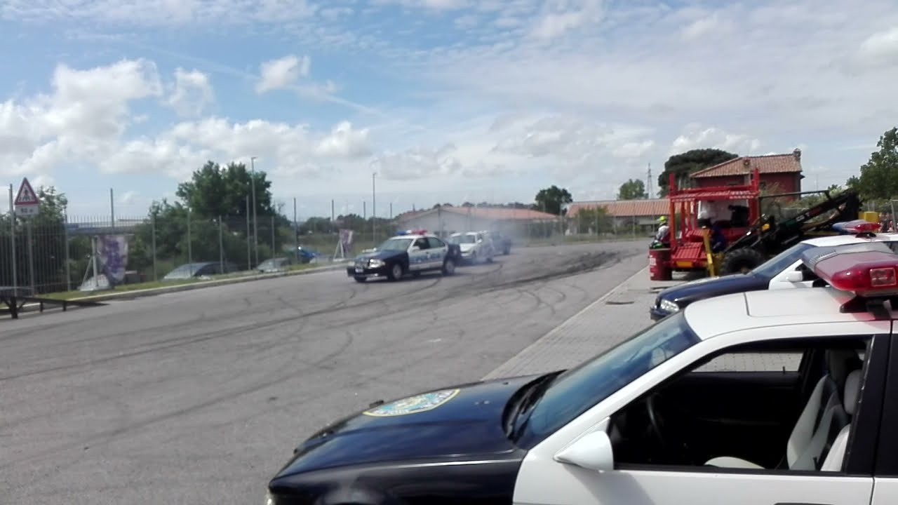 Stuntman FALLISCE il parcheggio con freno a mano per ben DUE VOLTE! That's America-Fiera di Roma