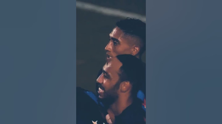 Smart #raphinha surprises Lewy and Pique