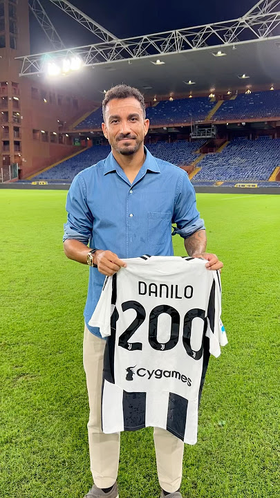 200 appearances with Juventus for our captain Danilo ©️🇧🇷