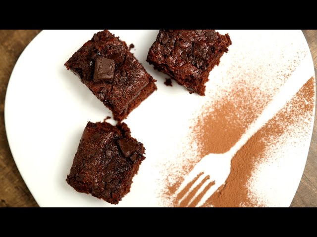 Ragi & Oats Brownies | Healthy Chocolate Brownie Recipe | Beat Batter Bake With Upasana | Rajshri Food