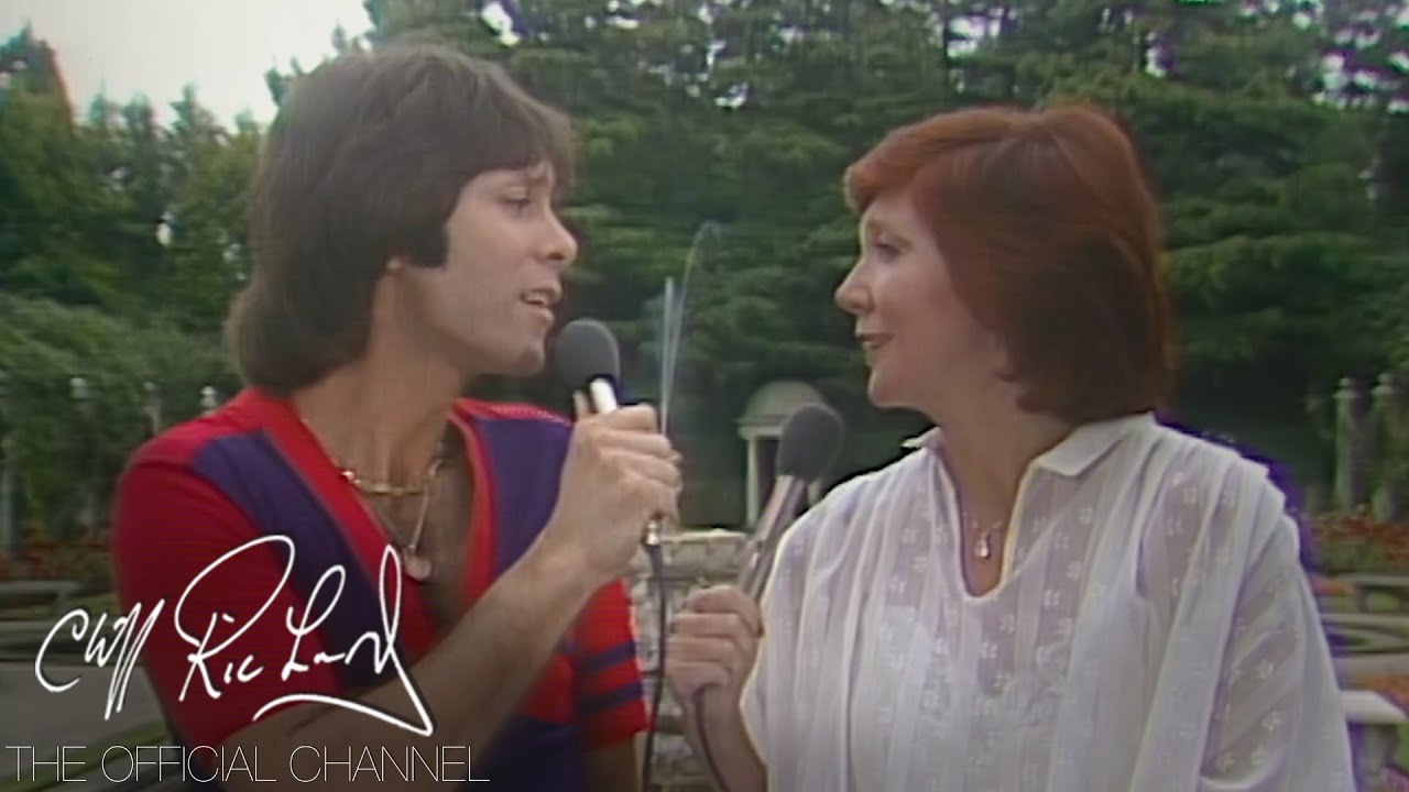 Cliff Richard & Cilla Black - Love Song (Seaside Special, 4 August 1979)